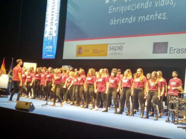 La Coral de la Universidad de Murcia actúa en el Teatro Real en el acto de difusión del programa Erasmus+ - 1, Foto 1
