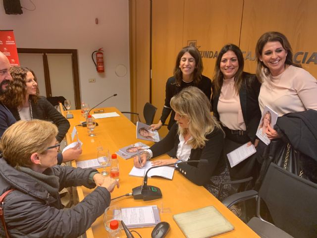 Macarena Perona presenta en Murcia su primer libro El éxito de mi fracaso - 3, Foto 3