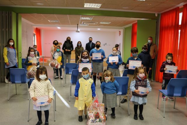 La Alcaldesa Patricia Fernández visita el Colegio El Ope para felicitar a los participantes del XIX Concurso Regional de Dibujo Mi pueblo, Europa - 2, Foto 2