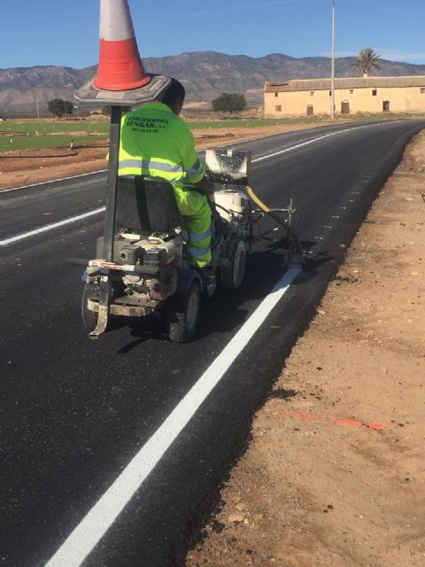 Mejoran la confortabilidad y seguridad de la carretera regional que comunica las pedanías de El Escobar y Cuevas de Reyllo - 1, Foto 1