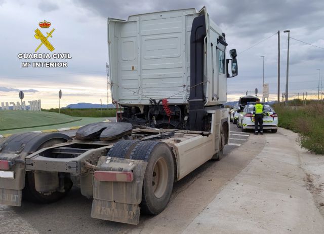 La Guardia Civil investiga al conductor de un camión que sextuplicaba la tasa máxima de alcohol, en la carretera RM-F14 - 1, Foto 1
