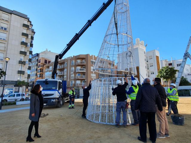 El Ayuntamiento de Lorca construye 14 árboles de Navidad para colocar en calles y pedanías de toda la ciudad - 2, Foto 2