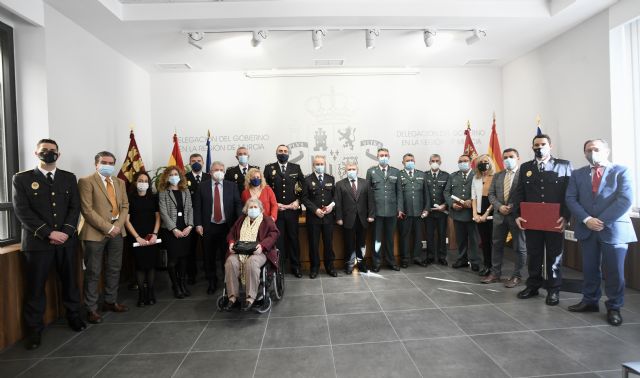 La Delegación del Gobierno concede a José Molina la Cruz de Oficial a título póstumo de la Orden del Mérito Civil - 1, Foto 1