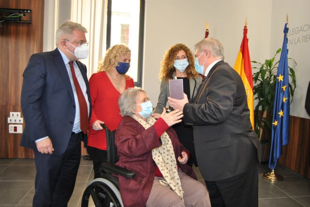 La Delegación del Gobierno concede a José Molina la Cruz de Oficial a título póstumo de la Orden del Mérito Civil - 2, Foto 2