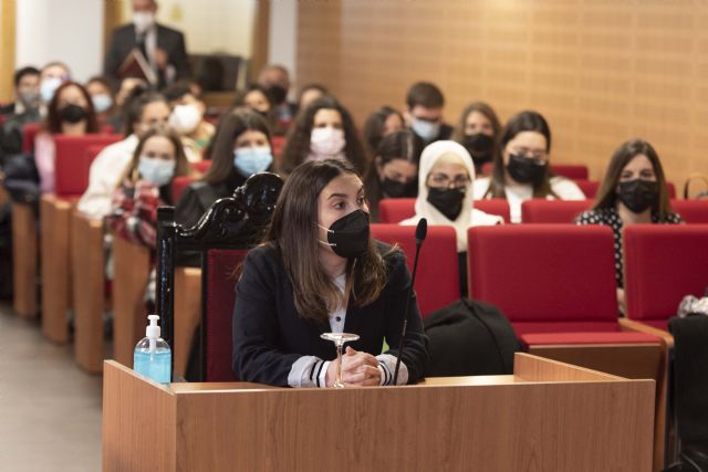 Estudiantes de Derecho realizan las primeras simulaciones de juicios en el aula judicial de la UMU - 2, Foto 2