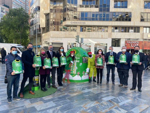 La Comunidad y Ecovidrio promueven una campaña de reciclado de envases vinculada a la entrega de juguetes a niños vulnerables - 1, Foto 1