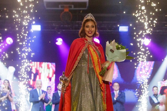 Fatima Zouine se corona como reina de las fiestas patronales 2022, Foto 1