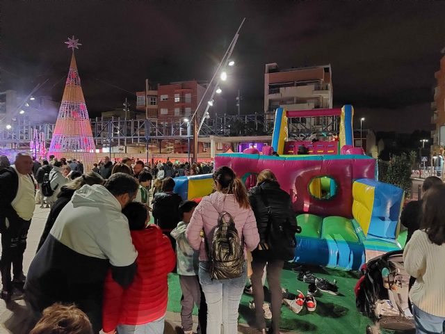 Comienza la Navidad en Alcantarilla con el encendido de la iluminación especial en Adolfo Suárez - 4, Foto 4