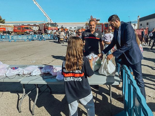 El vicepresidente y consejero de Interior, Emergencias y Ordenación del Territorio participa en la IX campaña Intercambio de Ilusiones - 1, Foto 1