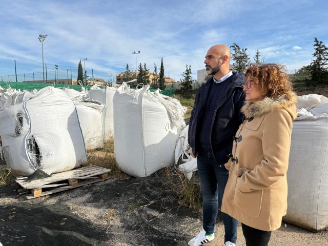 El PSOE denuncia la inacción del PP y pide la retirada inmediata de residuos peligrosos en los campos de fútbol municipales - 1, Foto 1