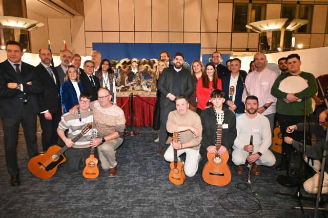 López Miras participa en la inauguración del belén de la Región de Murcia instalado por cuarto año consecutivo en el Parlamento Europeo - 1, Foto 1