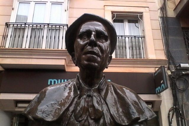 El Ayuntamiento acondiciona los monumentos de sus personajes ilustres - 1, Foto 1