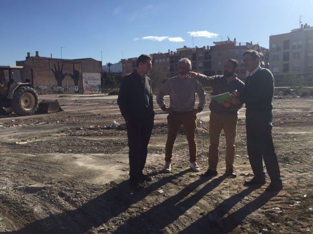 El Ayuntamiento limpia 338.000 m2 en más de 100 solares municipales del casco urbano y pedanías durante 2016 - 2, Foto 2