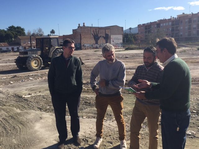 El Ayuntamiento limpia 338.000 m2 en más de 100 solares municipales del casco urbano y pedanías durante 2016 - 3, Foto 3