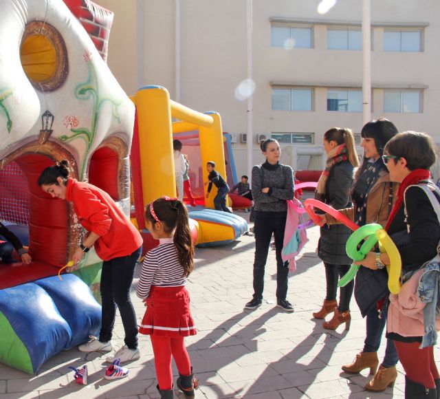 Puerto Lumbreras organiza talleres, juegos educativos y castillos hinchables para los más pequeños a través de la feria infantil 'Navilandia' - 1, Foto 1