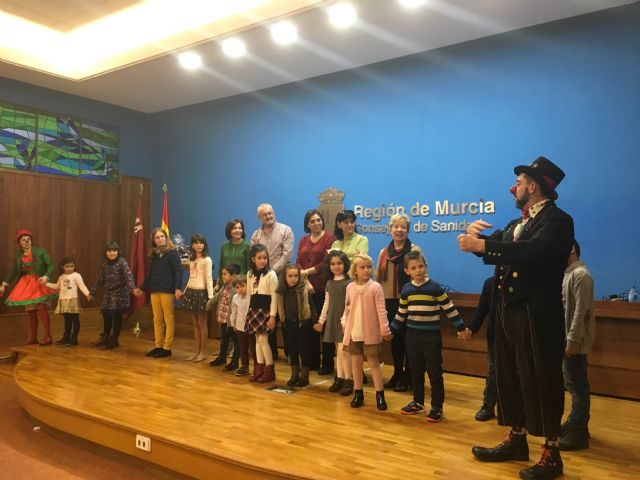 Entrega de premios del concurso ¿Cómo es quien cuida de tu salud - 1, Foto 1