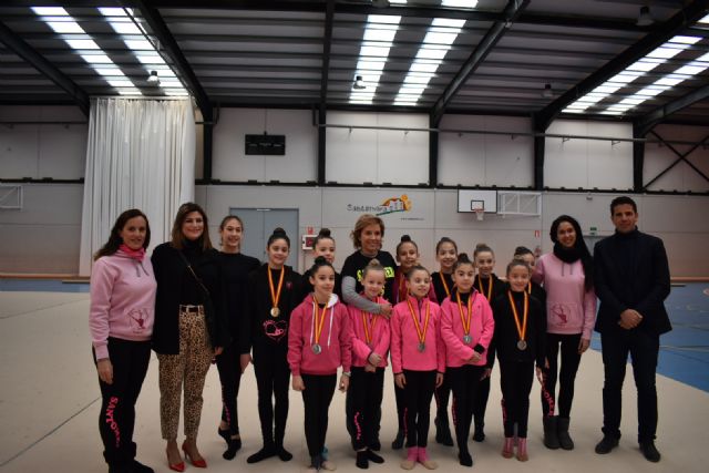 La consejera Adela Martínez-Cachá visita los clubes de gimnasia rítmica de Puente Tocinos y Santomera tras cerrar un año de éxitos - 2, Foto 2