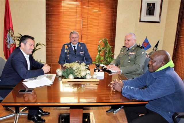 El alcalde recibió hoy a quienes más cerca estarán mañana de SS.MM. los Reyes Magos de Oriente, previa a su llegada a nuestra ciudad - 3, Foto 3