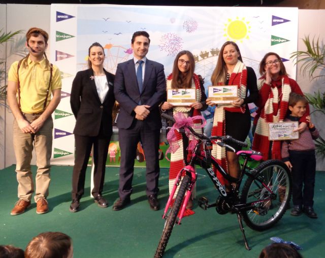 Entrega de premios que ha que tenido lugar esta tarde en la Planta Baja de la Galería Comercial de El Corte Inglés e Hipercor del Centro Comercial Myrtea, Foto 1