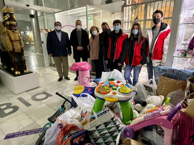 El Paso Blanco entrega a Cruz Roja cerca de 1000 juguetes y productos de material escolar - 3, Foto 3
