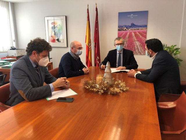 El consejero de Salud resalta las inversiones realizadas en el área de salud IV - 1, Foto 1