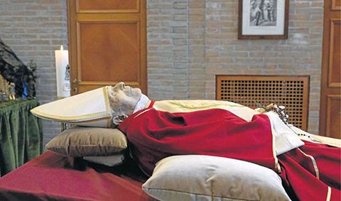 La Catedral de Sevilla acogerá una misa funeral por el Papa emérito Benedicto XVI - 1, Foto 1