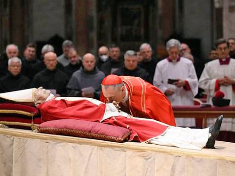 La Catedral de Sevilla acogerá una misa funeral por el Papa emérito Benedicto XVI - 4, Foto 4