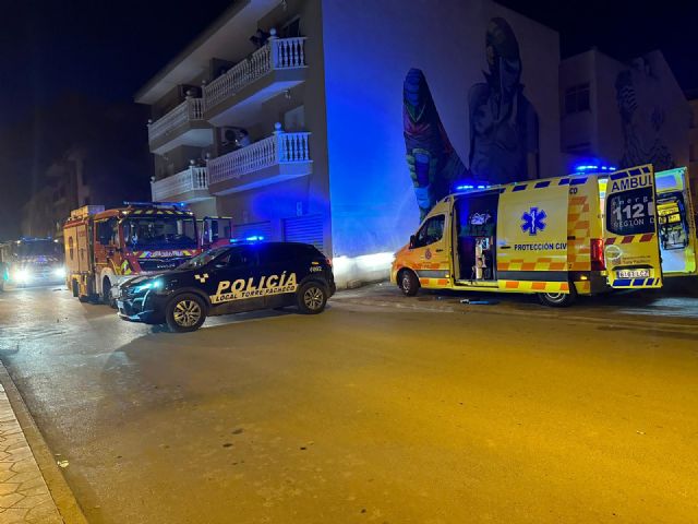 La Policía Local de Torre Pacheco evacua un edificio por el incendio de un vehículo en el sótano - 1, Foto 1