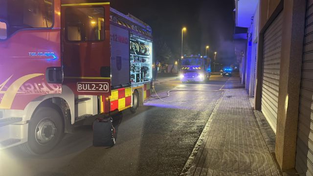La Policía Local de Torre Pacheco evacua un edificio por el incendio de un vehículo en el sótano - 3, Foto 3