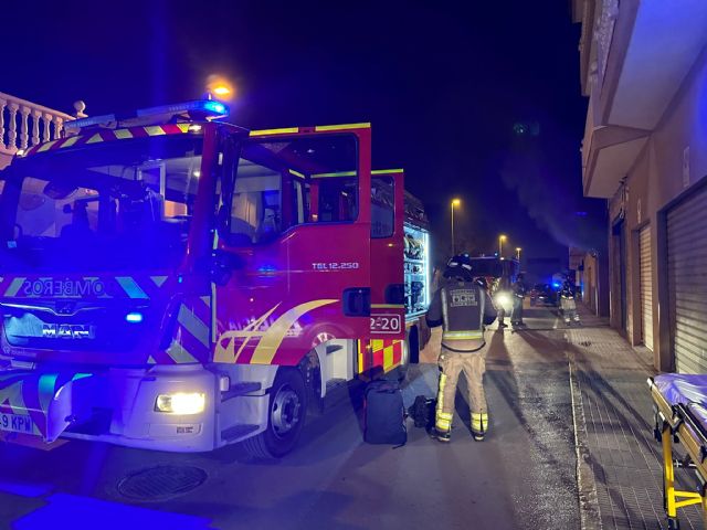 La Policía Local de Torre Pacheco evacua un edificio por el incendio de un vehículo en el sótano - 4, Foto 4