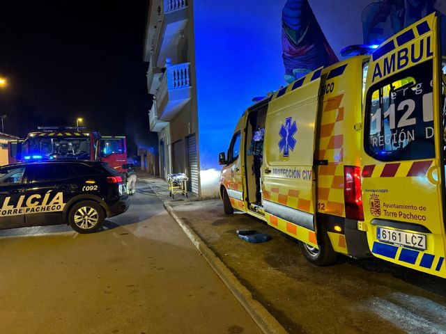 La Policía Local de Torre Pacheco evacua un edificio por el incendio de un vehículo en el sótano - 5, Foto 5