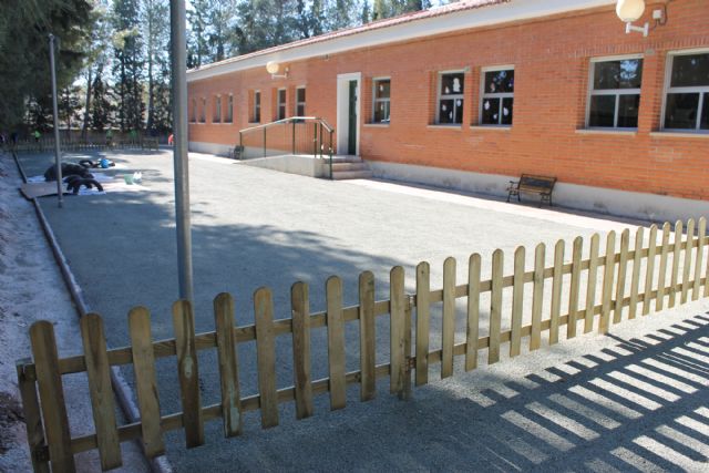 El Colegio Antonio Machado cuenta con nueva pavimentación en el suelo del patio - 2, Foto 2