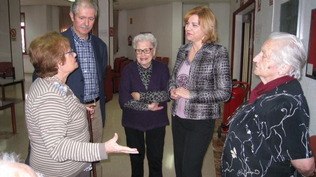 Violante Tomás visita a las personas mayo es de la Residencia de San Basilio en Murcia - 1, Foto 1