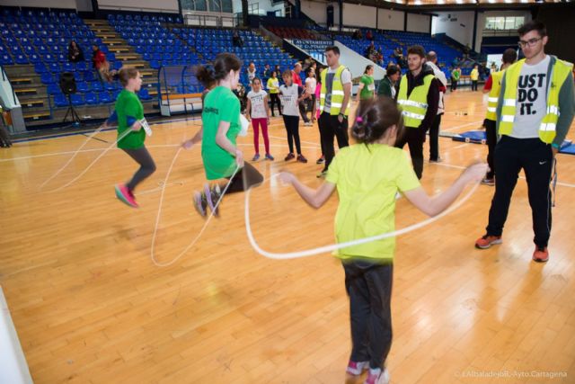 Jugando al Atletismo pone a correr a cerca de trescientos alevines - 1, Foto 1