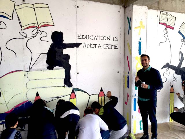 Un mural en defensa de la educación de jóvenes en minorías - 1, Foto 1