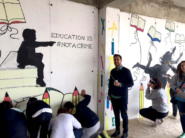 Un mural en defensa de la educación de jóvenes en minorías - 2, Foto 2