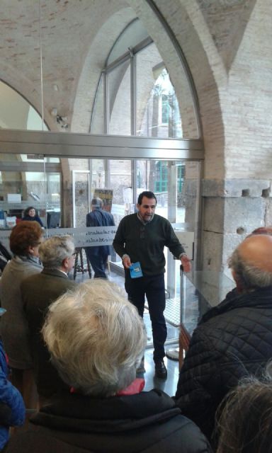 Los mayores visitan la exposición El Hundimiento del Sirio - 1, Foto 1