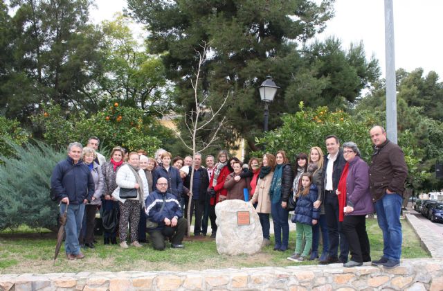 La AECC de Alhama planta 