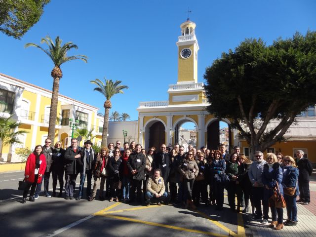Los economistas de la Región de Murcia entregan el Ecónomo Institucional al Almirante Jefe del Arsenal de Cartagena - 2, Foto 2