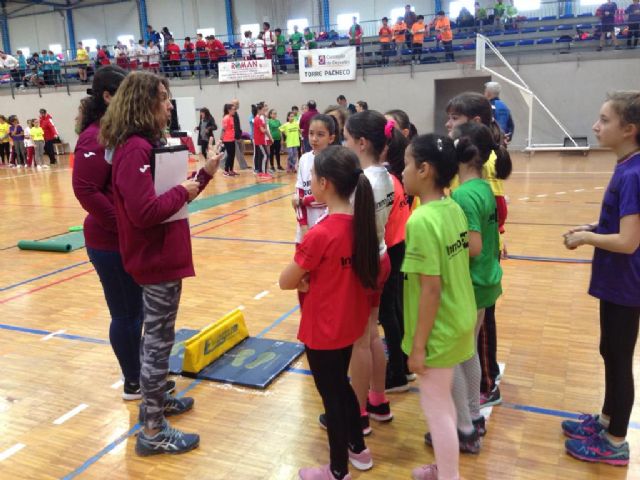 Los Centros Educativos del municipio participan en Jugando al Atletismo, alevín en Roldán - 2, Foto 2