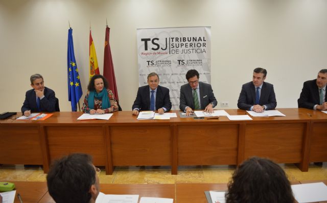 La Comunidad impulsa la estrategia para la detección temprana de familias en situación de riesgo de desahucio - 2, Foto 2