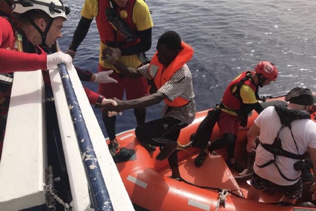 La ONG Proactiva Open Arms realiza la charla ´Salvar vidas no es un delito´ en las jornadas solidarias de Cartagena Piensa - 1, Foto 1