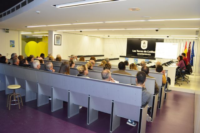 Las asociaciones de vecinos conocen los presupuestos participativos 2019, que contarán con 350.000 euros - 1, Foto 1