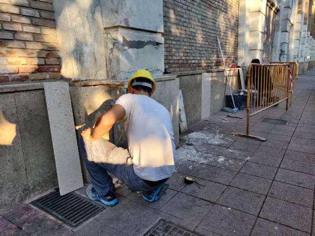 Comienzan las obras de reparación  del lateral del mercado de Verónicas - 2, Foto 2
