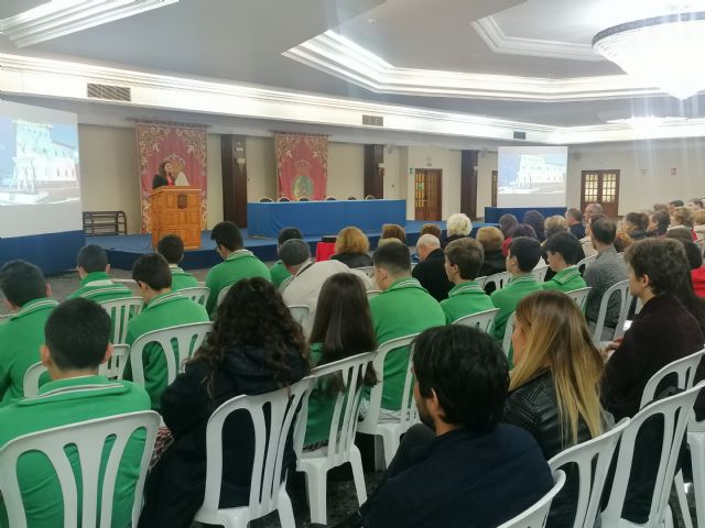 380 alumnos asisten a la conferencia del científico Amador Menéndez en la Academia General del Aire - 1, Foto 1