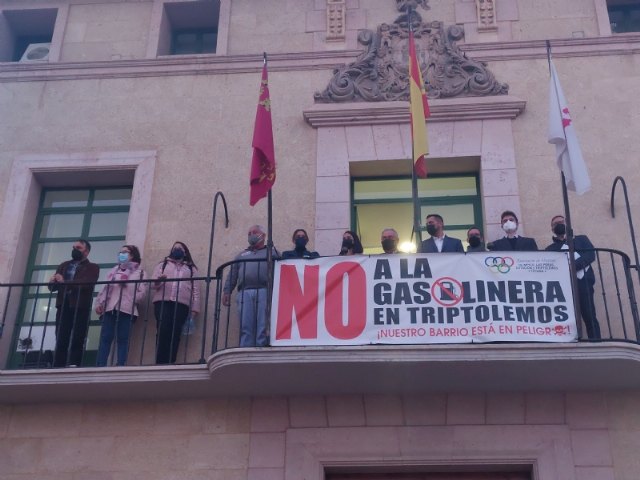 El Pleno manifiesta su apoyo a las reivindicaciones de los vecinos afectados por la gasolinera en el barrio de Triptolemos, Foto 1