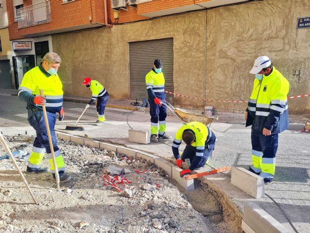 El Ayuntamiento de Caravaca realiza obras en distintas calles para mejorar la accesibilidad y la seguridad vial de los peatones - 3, Foto 3