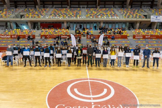 El Ayuntamiento reconoce a 56 deportistas cartageneros en 16 modalidades con sus becas de alto interés municipal - 1, Foto 1
