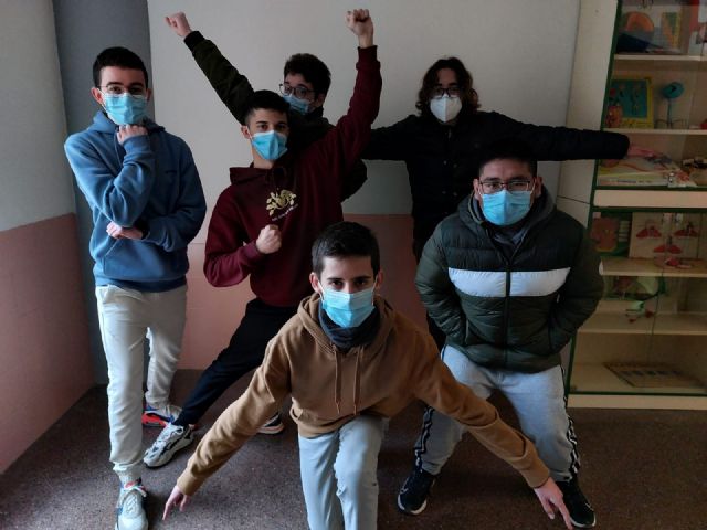 El IES La Flota de Murcia gana el II Concurso de Videos de Educación Financiera en la fase regional organizado por el Colegio de Economistas - 1, Foto 1