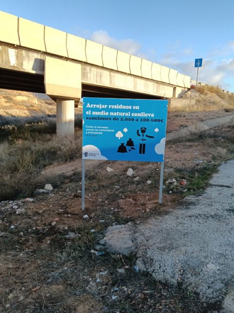 Medio Ambiente intensifica la limpieza en solares y puntos críticos de vertidos incontrolados con una actuación integral - 2, Foto 2